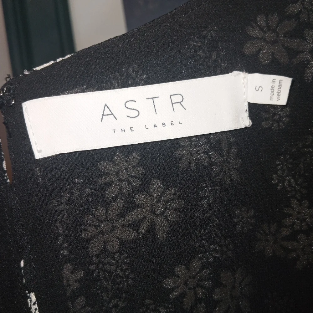 Astr The Label Floral Ditsy Shirred Puff Sleeve Blouse Top Black White Size Sm.